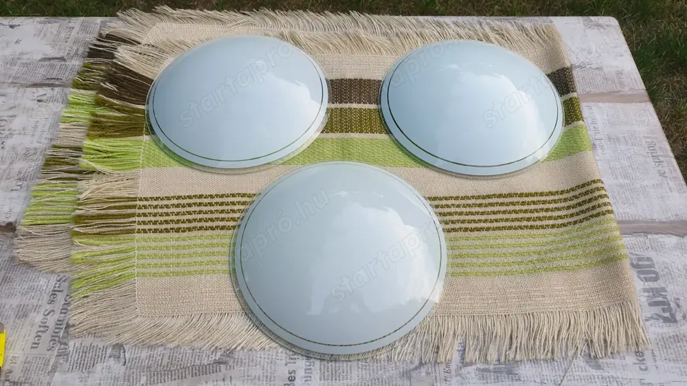 Ufó mennyezeti lámpa búra eladó, 3db, 25 cm átmérő