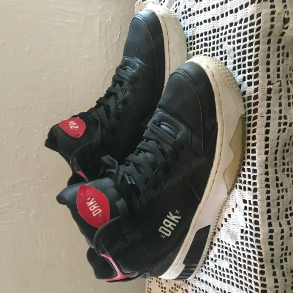 Dark cipo eladó.unisex.40.-es