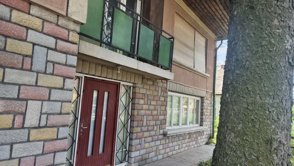 Tágas családi ház eladó Kálban   akár 3 generáció számára, vállalkozásra is tökéletes!