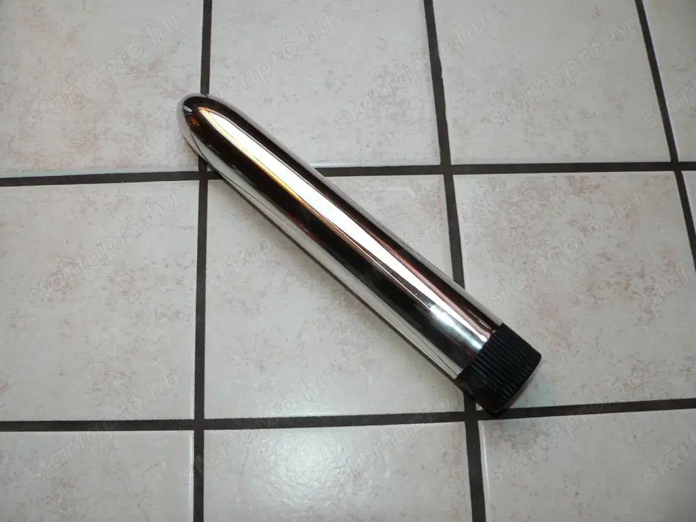 Ezüst karcsú rúdvibrátor