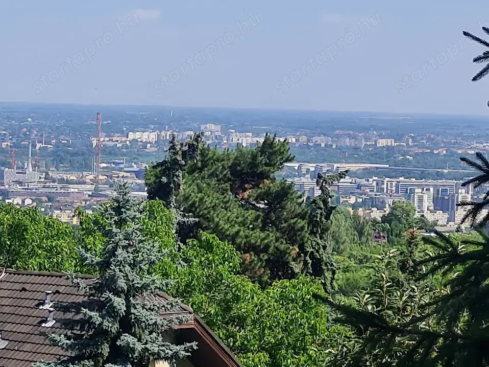 A XII. kerületben gyönyörű, panorámás építési telek eladó!