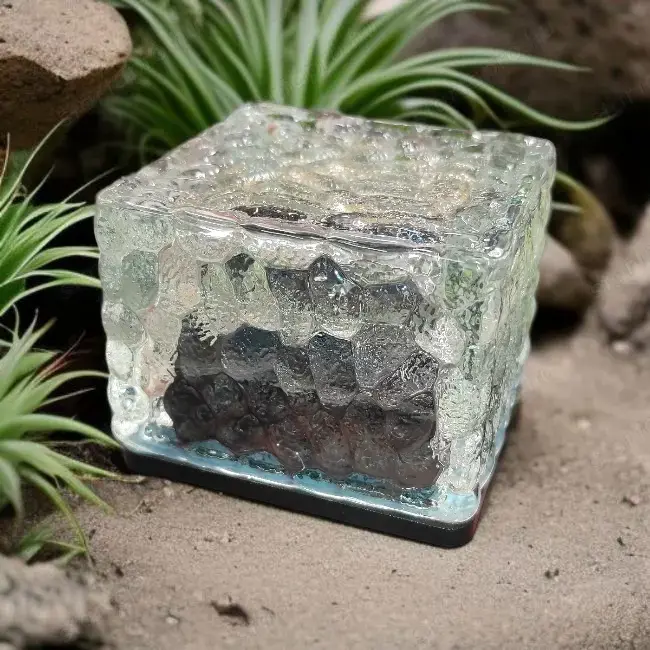 Napelemes kristálymintás kocka lámpa felhajtóra