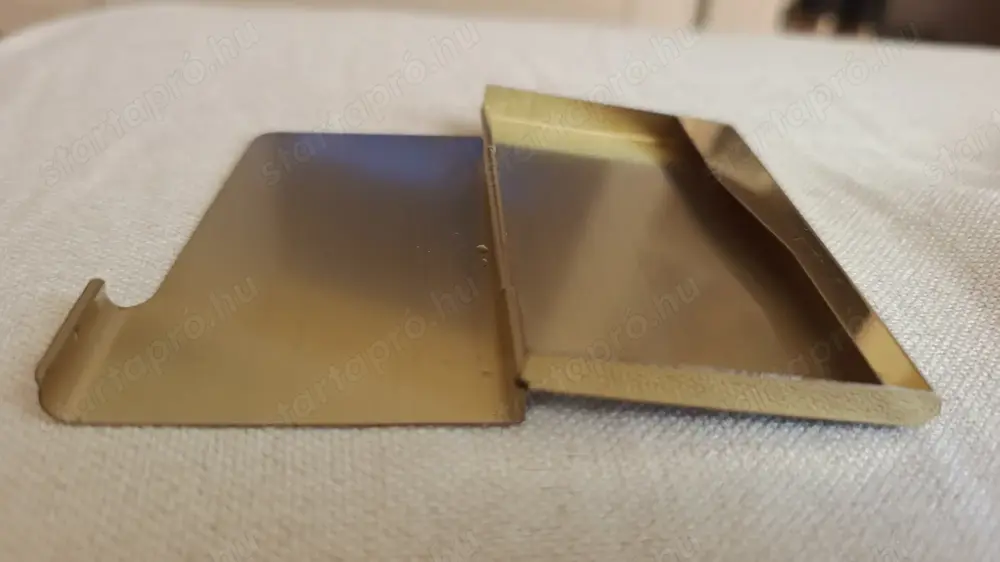 Klasszikus névjegykártyatartó, arany színű, alumínium tok