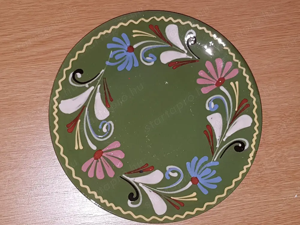 Párban eladó zöld, népi mázas kerámia tányér