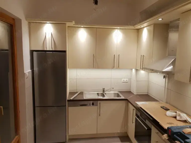  Kiskunlacháza, közkedvelt központi részén  2 szobás családi ház 69 millió forintér eladó