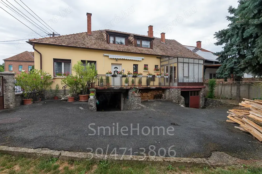 Kétlakásos, 7 szobás családi ház eladó   
