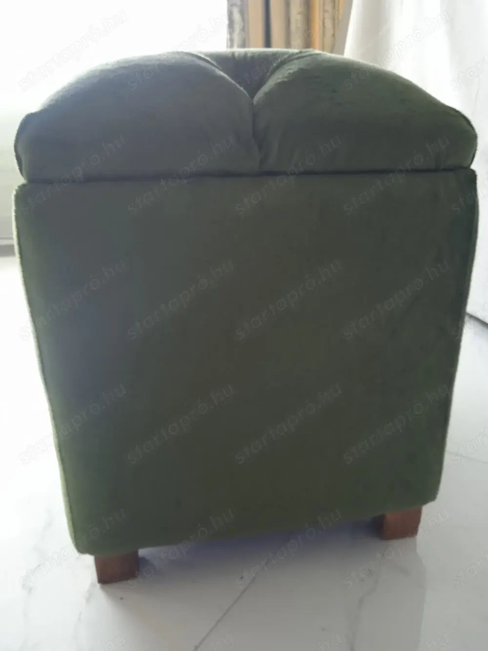 Zöld színű üllöke eladó 