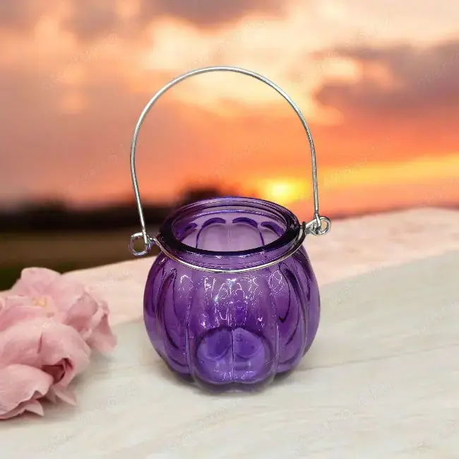 Lila üveg töklámpa   dekoratív mécsestartó fém fogantyúval