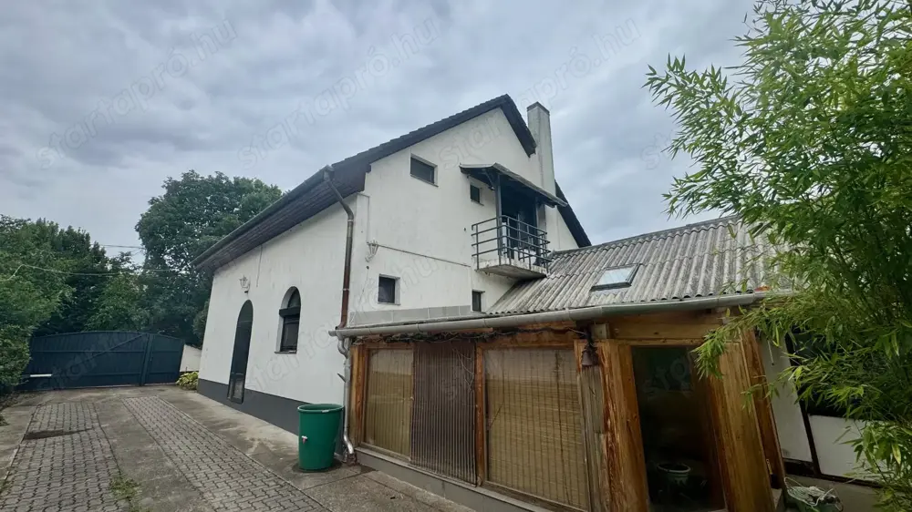 Többgenerációs, 2 színes, 180 nm -es, önálló családi ház!