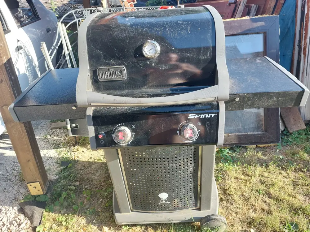 Weber Spirit Classic E-210 gázgrill használt de jó állapotban egy takaritás ráfér de ezért ennyi elc