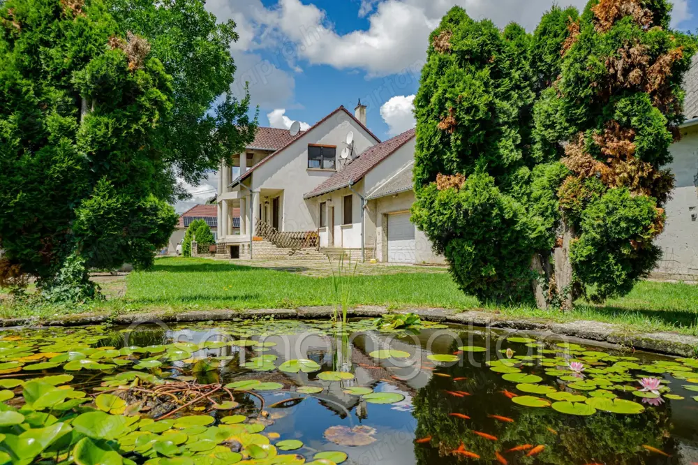 Babót - 1994-ben épült két lakrészes ház eladó