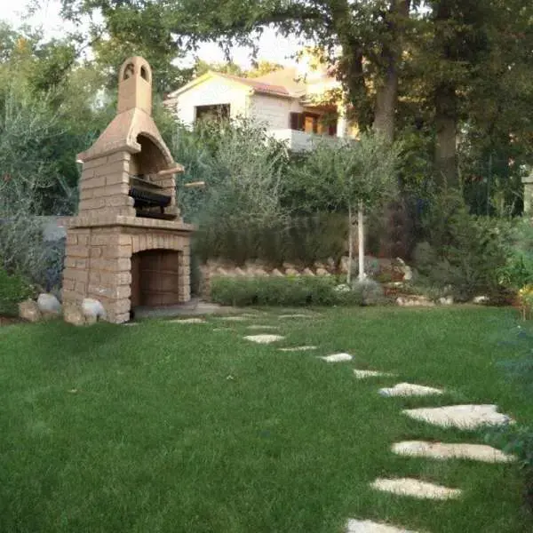 Kerti grill mediterrán kertbe