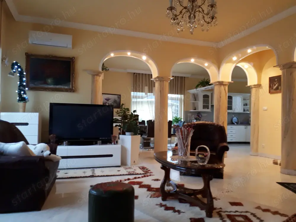 2szintes+ tetőtérbeépítéses családiház 