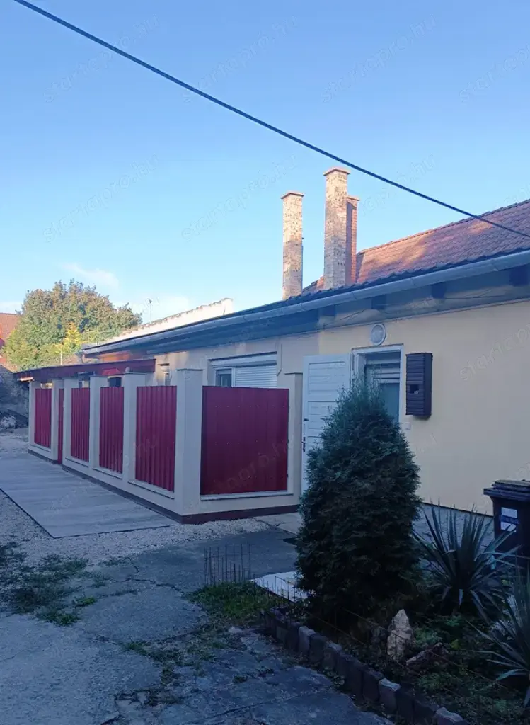 Eladó társasházi lakás Vácon a Rákóczi úton.  