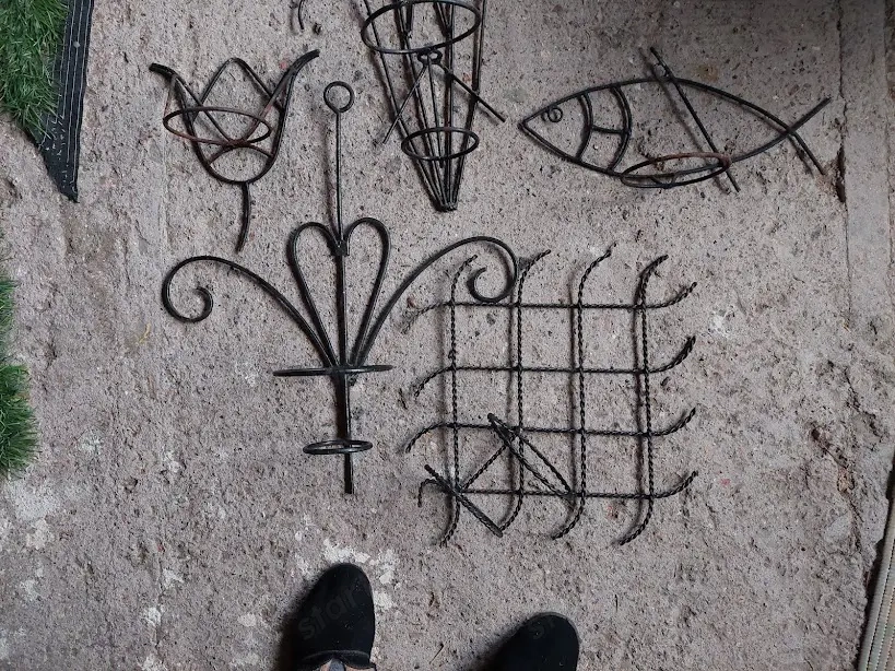 Eladók fém fali virágtartók olcsón