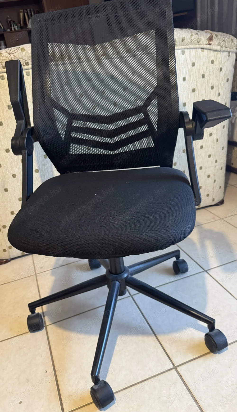 Fekete irodai forgó szék