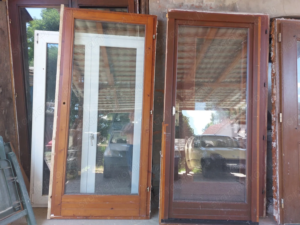 Fa erkély ajtók egyben is 3 réteg hőszigetelt üveg nyiló belső kilincses 94 x 207 és 97 x 207 cm .Ne