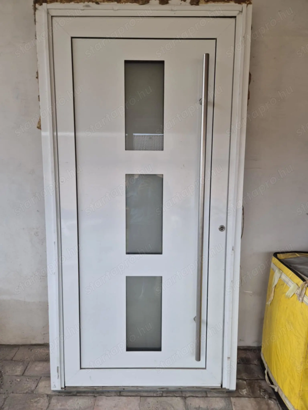 Újszerű, bontott, alumínium bejárati ajtó