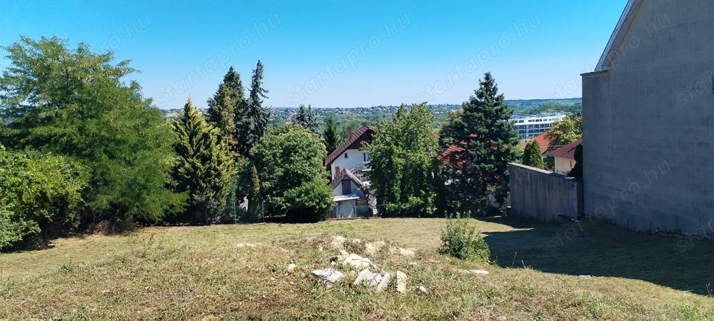 Eladó panorámás építési telek Hévíz belvárosának közelében!