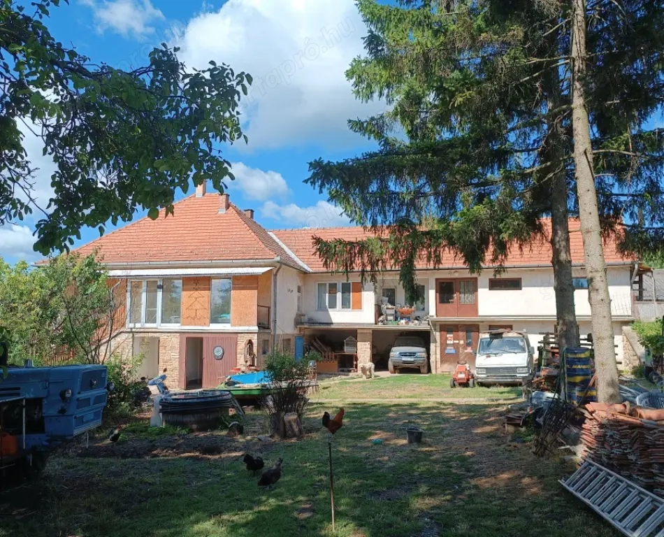 Eladó tágas, kétgenerációs parasztház Szokolyán   vállalkozásra is alkalmas!  
