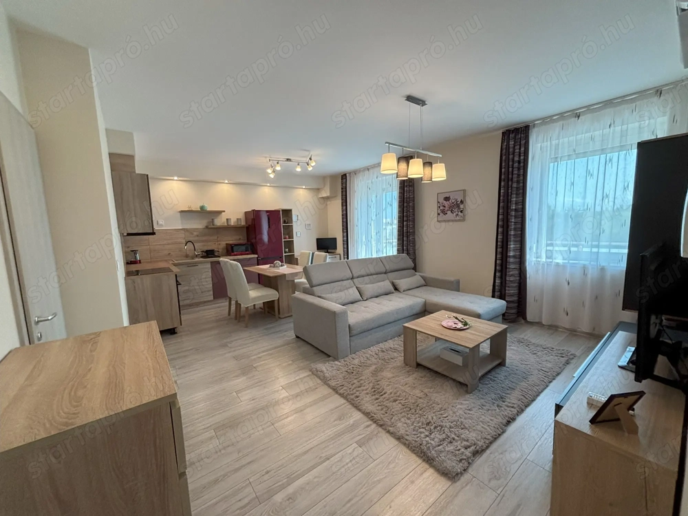 Tiszaújvárosban modern, erkélyes, igényes lakás kiadó! 