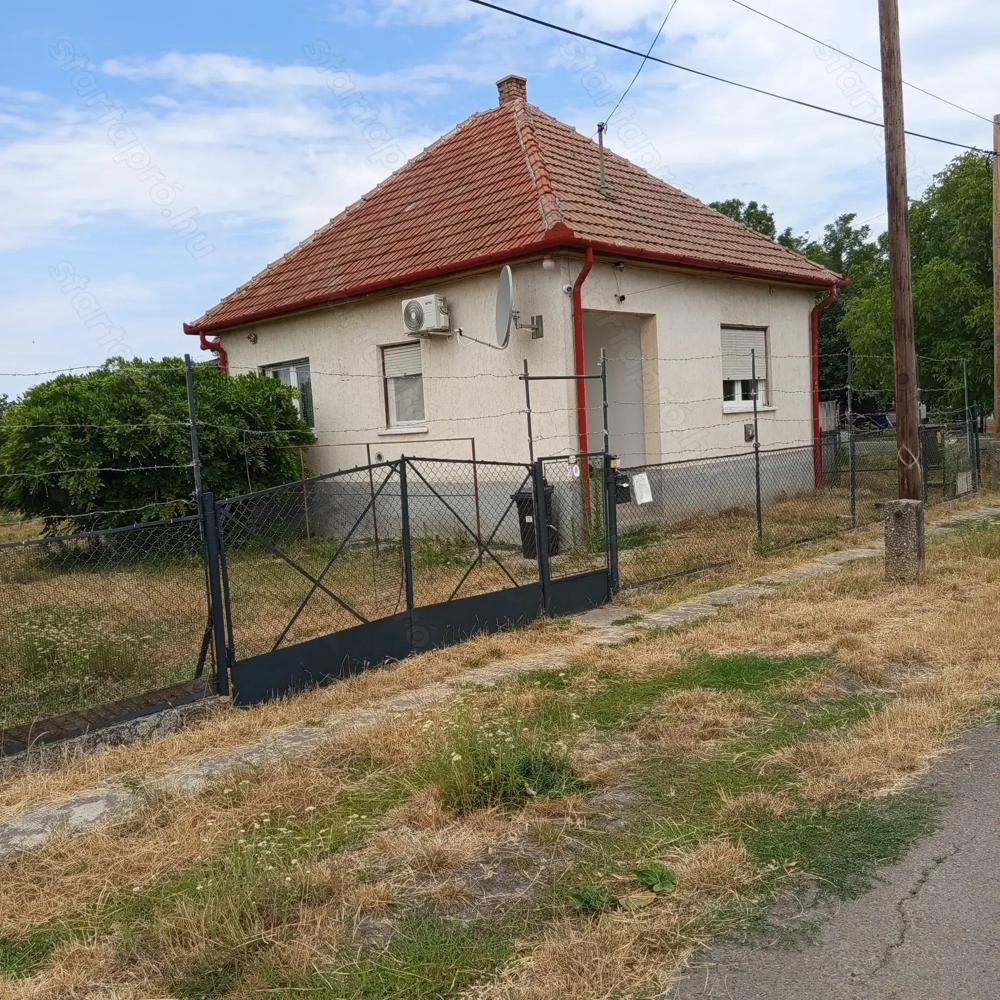 Nagyfüged Damjanich 20.Beriasztózott, 90 nm-es, nagy kertles, garázzsal,