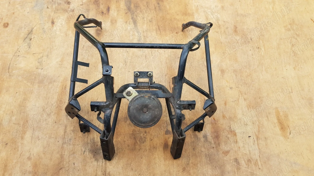 Kymco Xciting 250 - 500 első idomtartó konzol