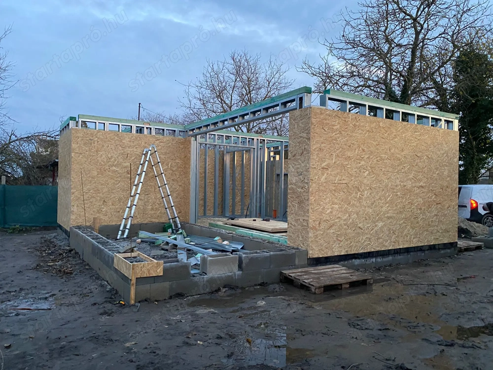 Acélból lakóház? 5 hónap alatt?