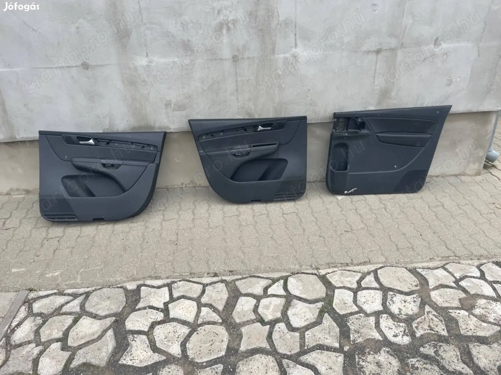 Volkswagen Sharan 7N jobbos balos első és egy hátsó ajtókárpit egyben hibátlan csak takarítani kell 