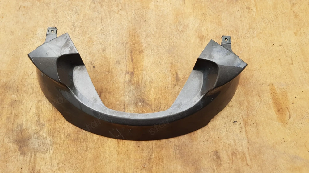 Yamaha Majesty YP 250 hátsó lámpa alatti idom 3