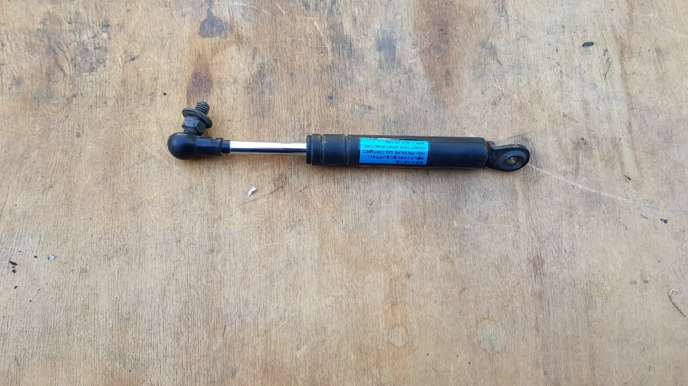 Yamaha Majesty YP 250 üléstartó teleszkóp