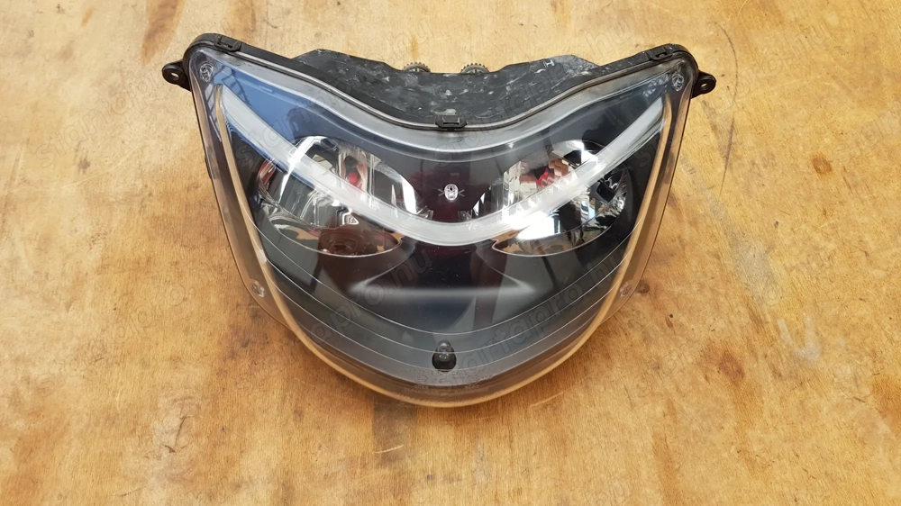 Yamaha Majesty YP 250 első lámpa