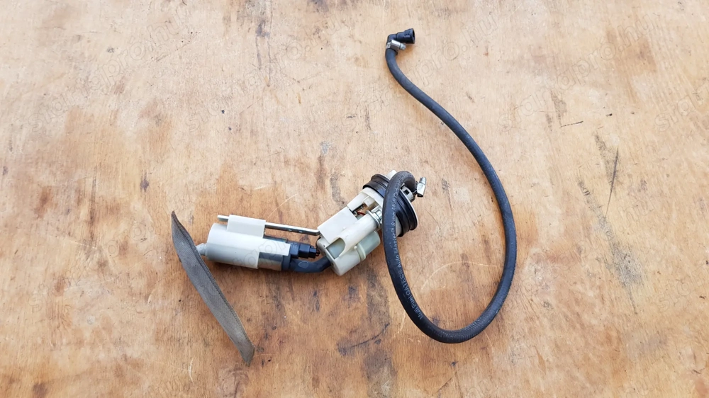 Peugeot Satelis 400 benzinpumpa