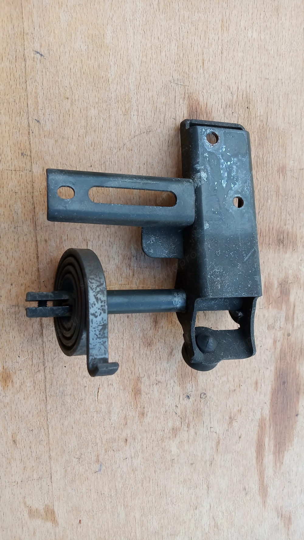 Suzuki Burgman UH 125 - 150 ülés zsanér