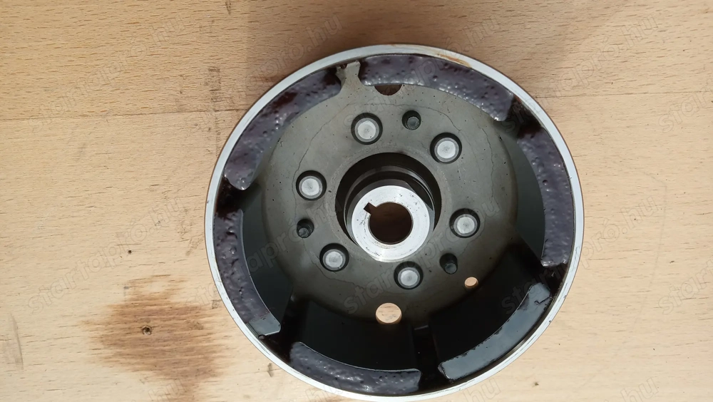 Suzuki Burgman UH 125 - 150 lendkerék