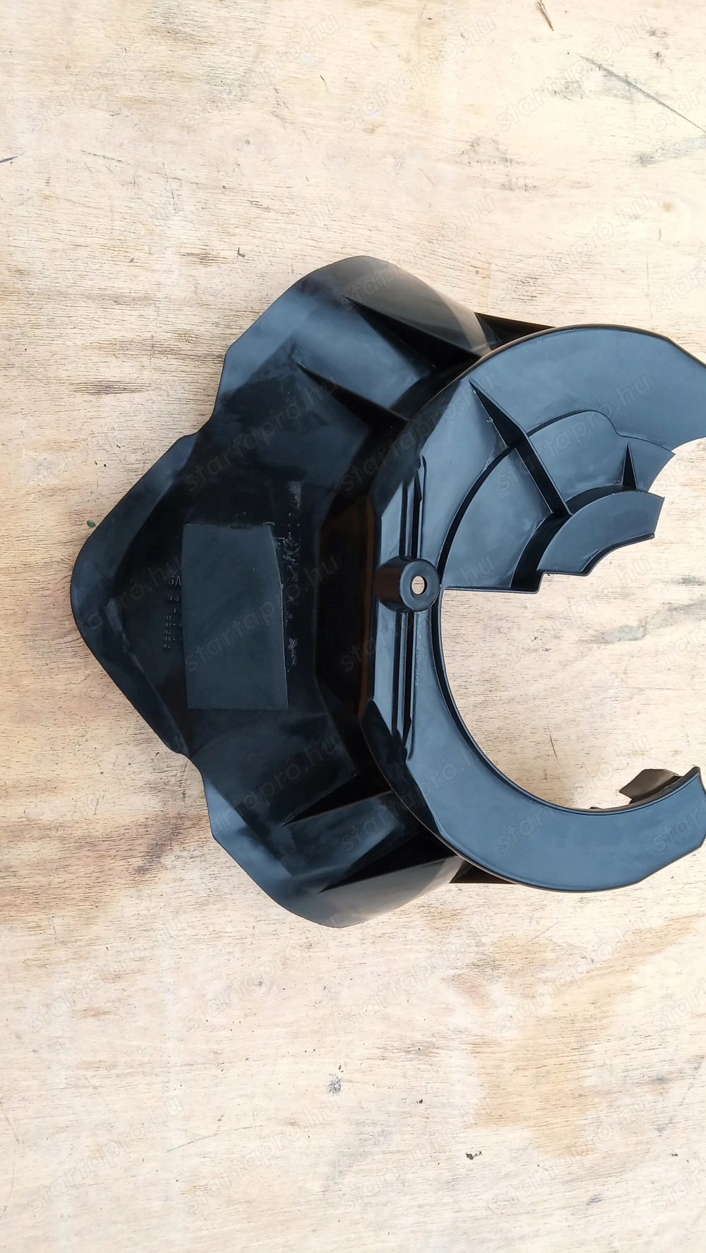 Suzuki Burgman UH 125 - 150 első kerék feletti műanyag