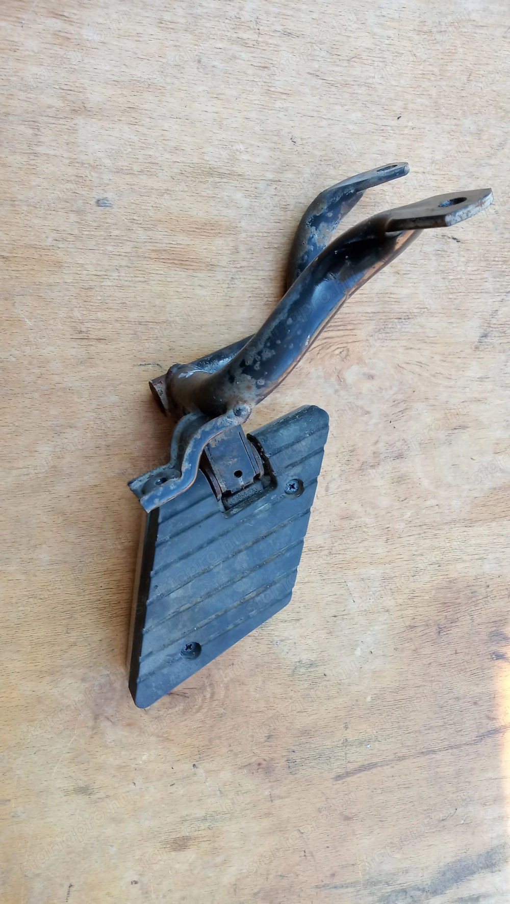 Kymco People S 250 - 300 hátsó lábtartó jobbos