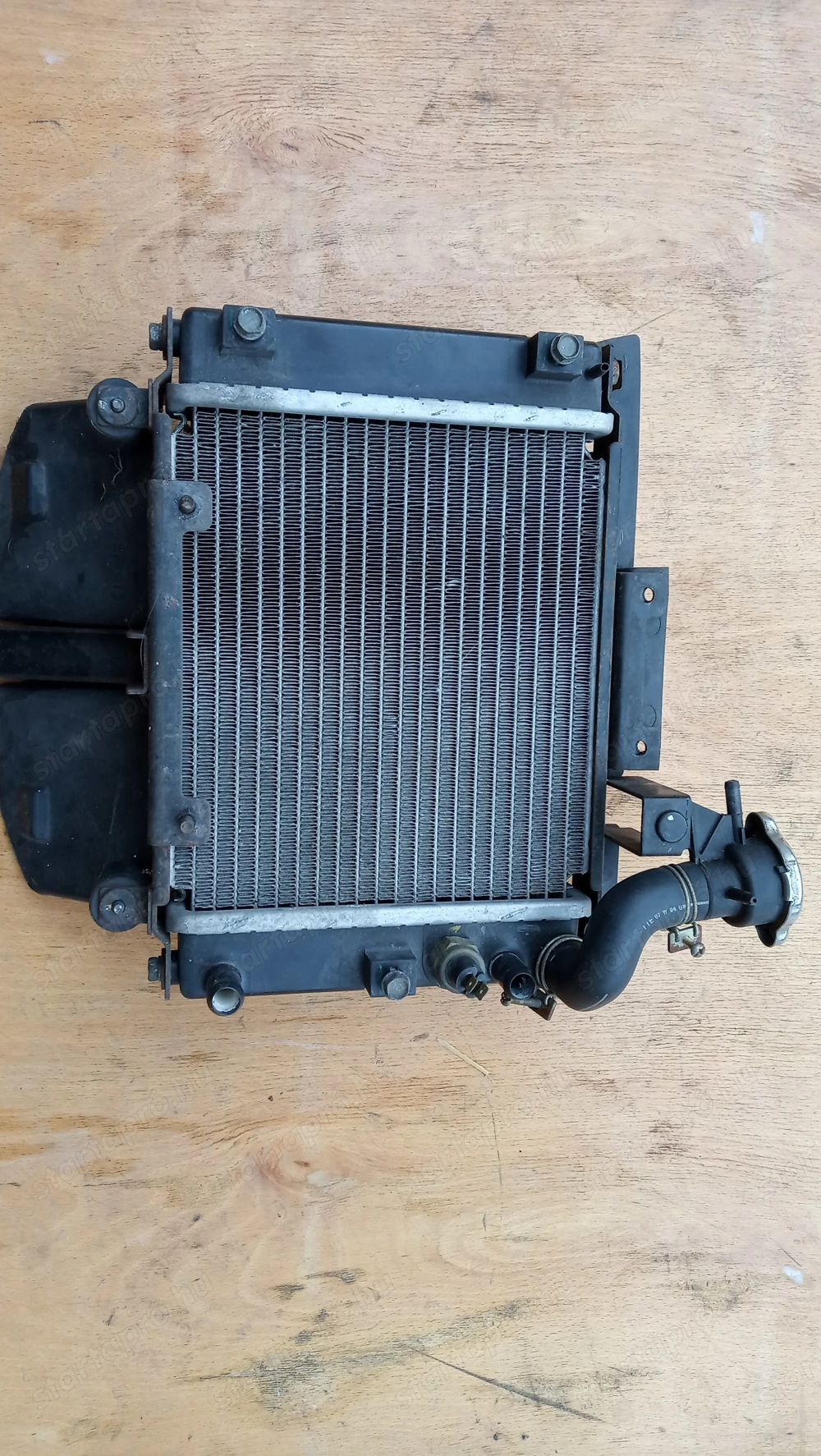 Kymco People S 250 - 300 hűtő