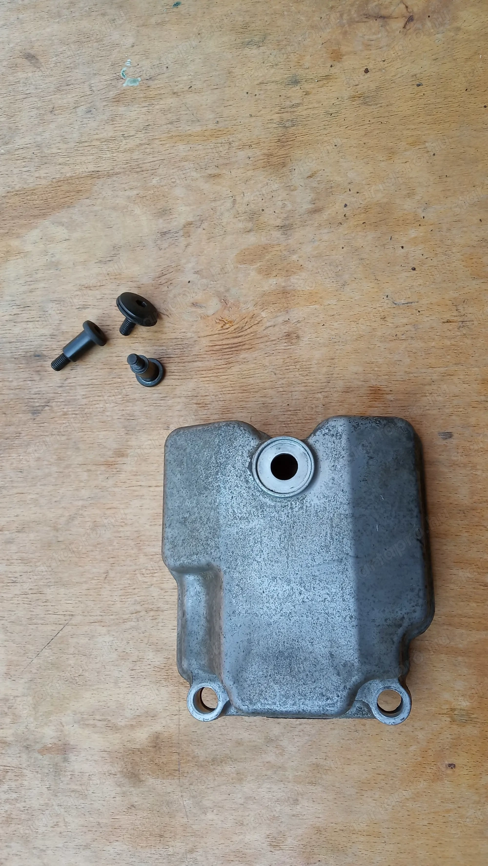 Benelli Velvet 400 szelepfedél