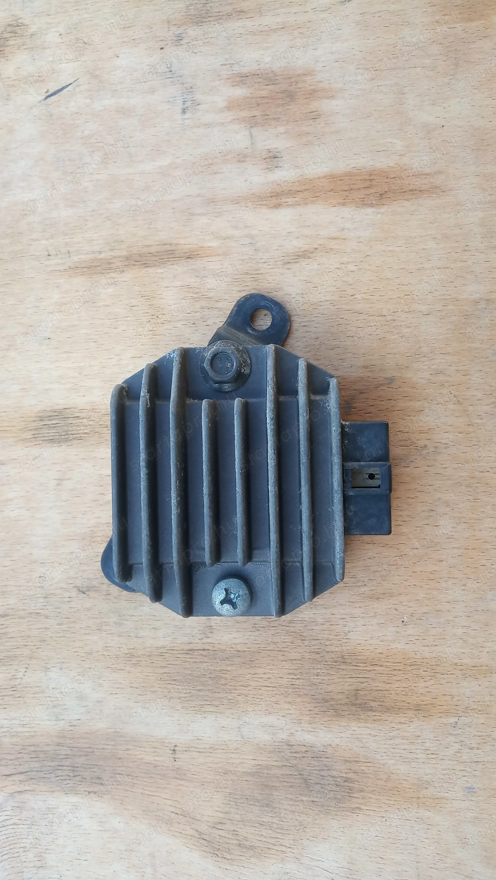 Yamaha Majesty 125 - 180 feszültségszabályzó