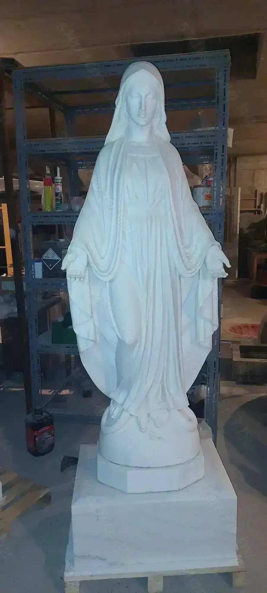 Segítő Szűz Mária márvány szobor, szent szobor, vallási szobor