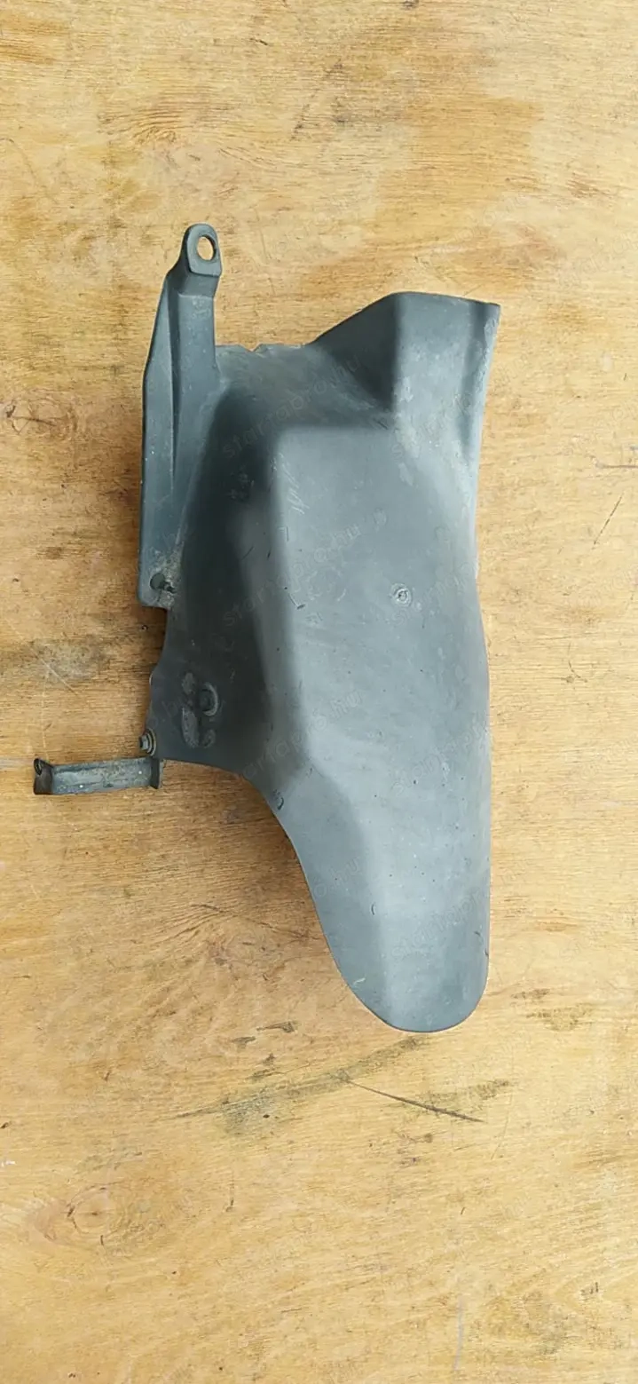 Aprilia Leonardo 125 - 150 hátsó kerék feletti idom