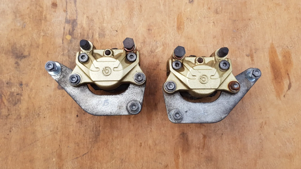 Piaggio Beverly Tourer 400 első féknyereg pár