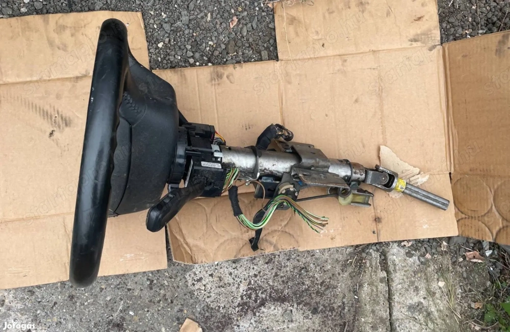 Audi A3 8P kormányoszlop kormánnyal kapcsolóval együtt ahogy a képen