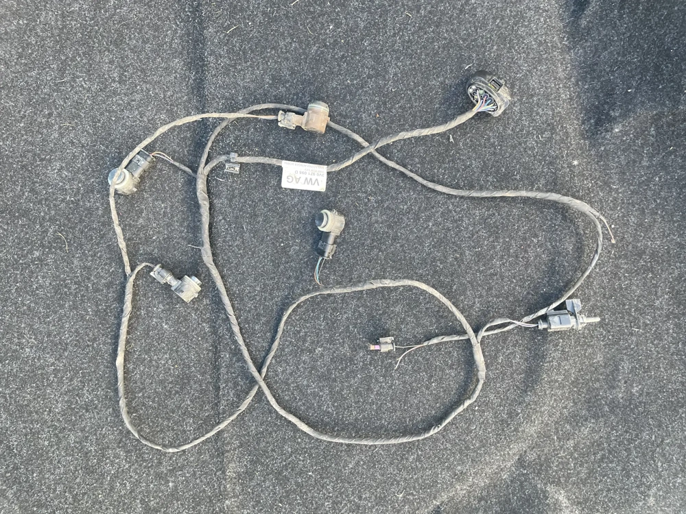 Volkswagen Skoda Superb Első Lökhárító radar 3V0971095 D vezeték a képen látható állapotban ,egyben 