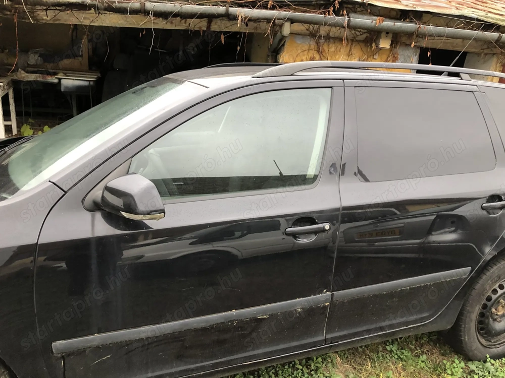 Skoda Ovtavia II hátsó ajtók jobbos első üres állapotban