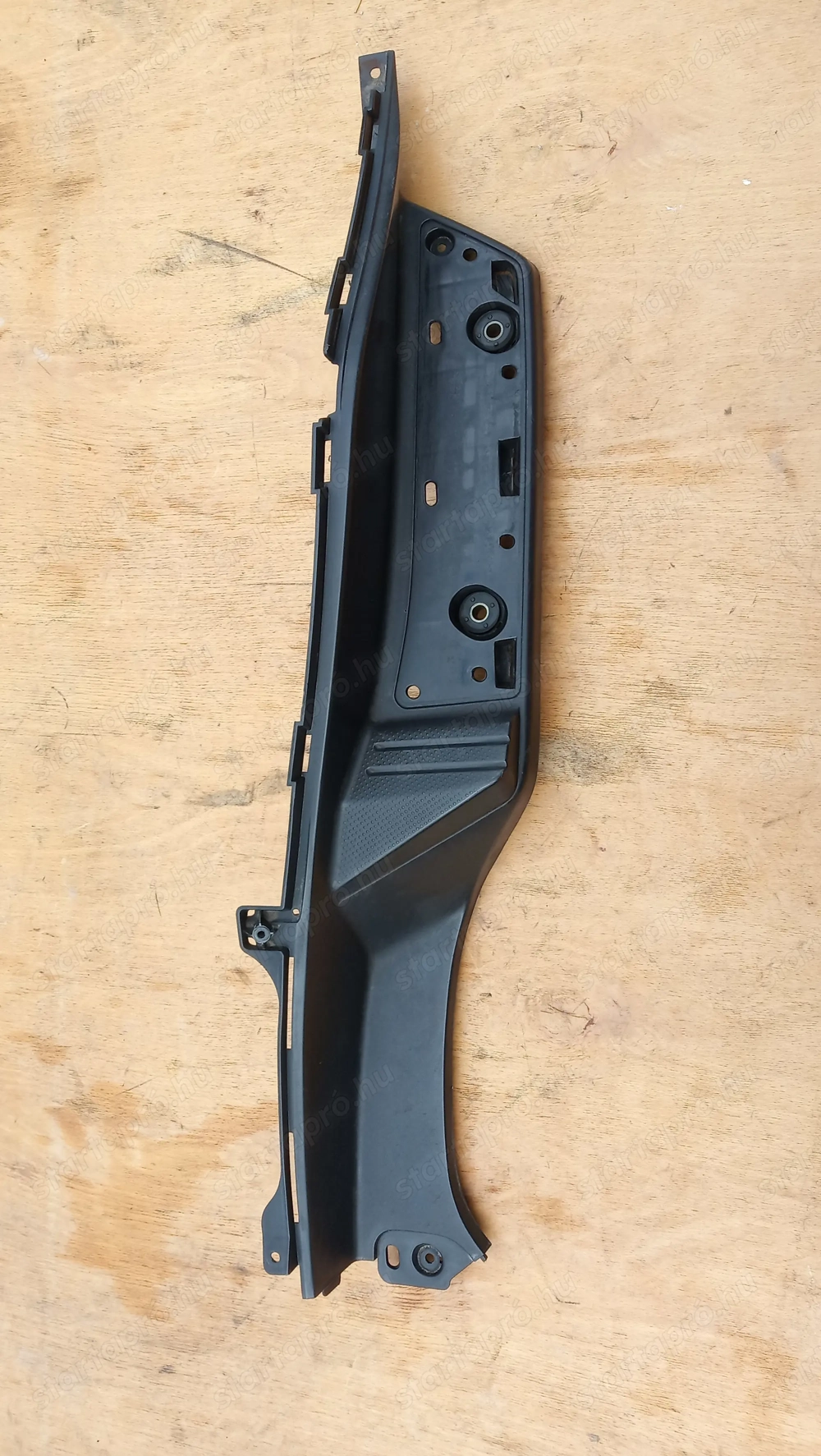 Suzuki Burgman 250 - 400 (merci lámpás) hátsó taposó balos