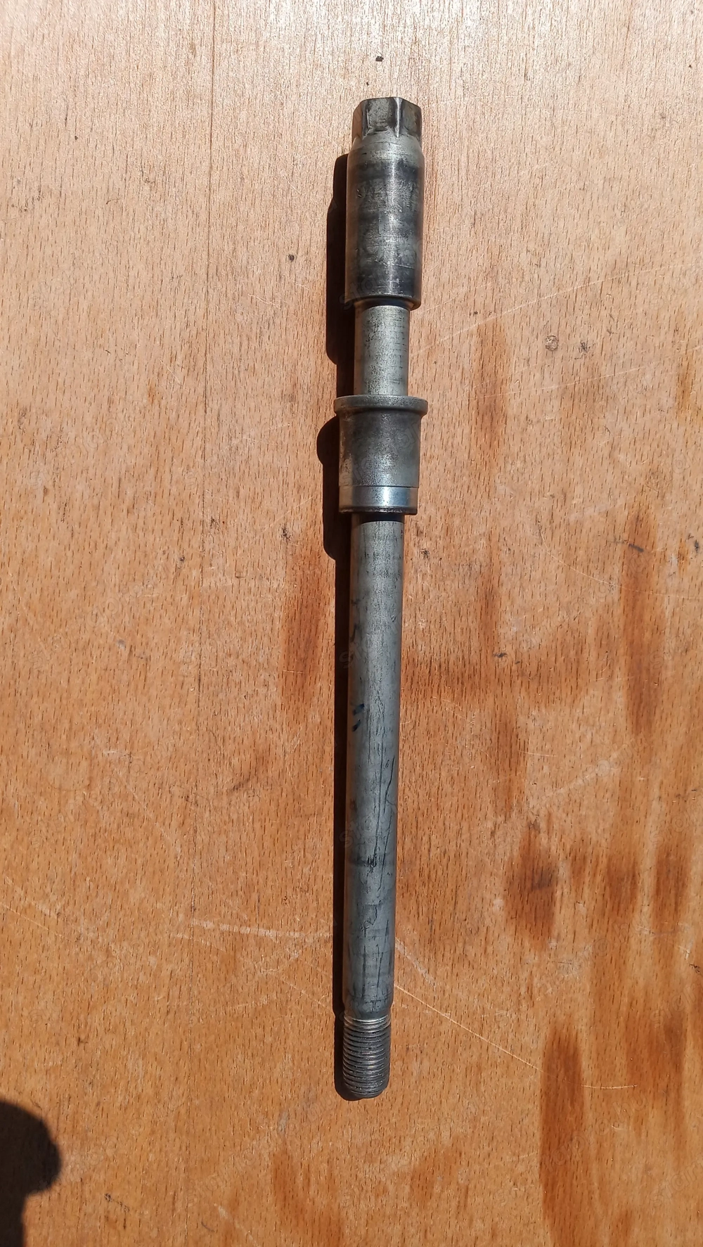 Suzuki Burgman 250 - 400 (merci lámpás) első keréktengely