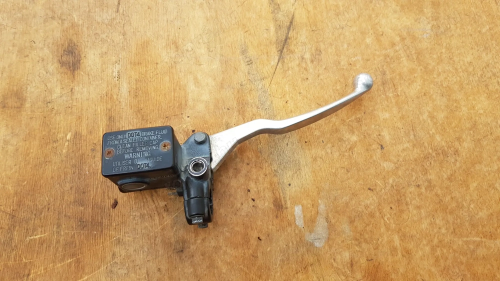 Suzuki Burgman 250 - 400 (merci lámpás) főfékhenger jobbos