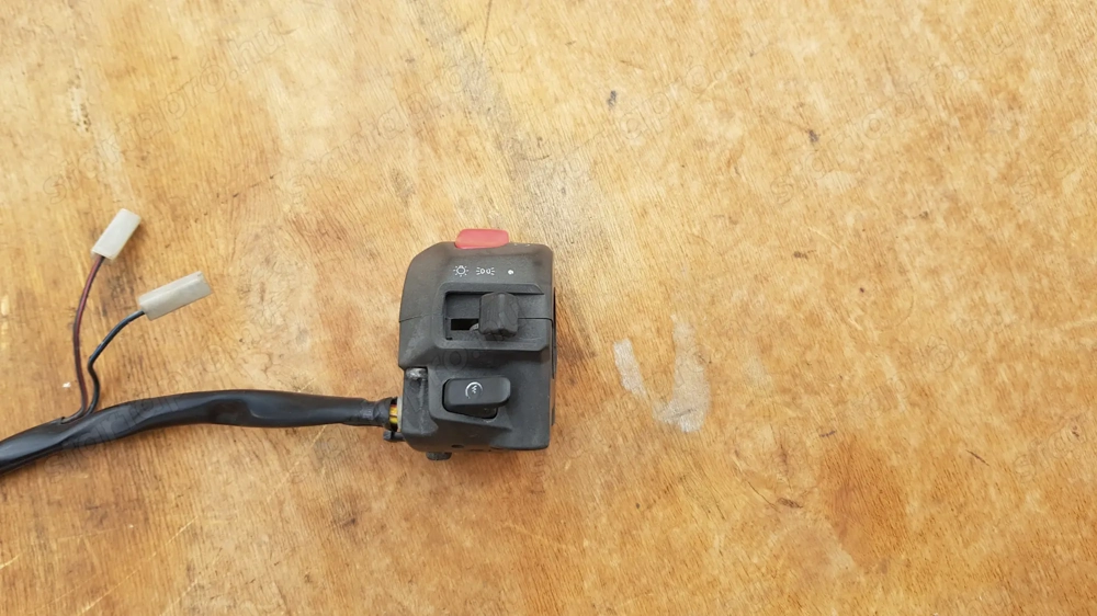 Suzuki Burgman 250 - 400 (merci lámpás) kormánykapcsoló jobbos